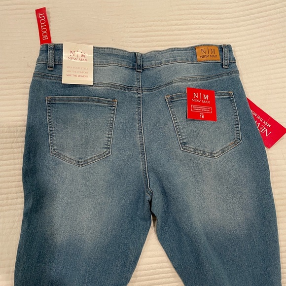 Women's Blue Boot Cut Jeans with Floral Embroidery (size 16) - Picture 5 of 12